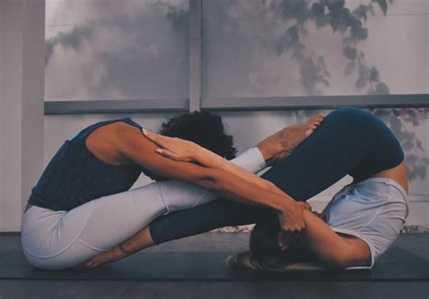 5 beginner yoga poses for two people zuda yoga