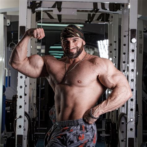 muscle lover ukrainian bodybuilder vadim komarnitskiy