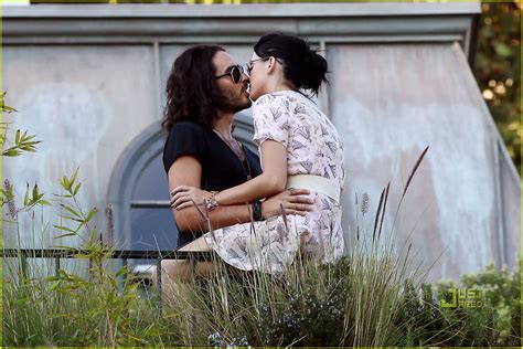 katy perry and russell brand kissing couple photo 2293901 katy perry