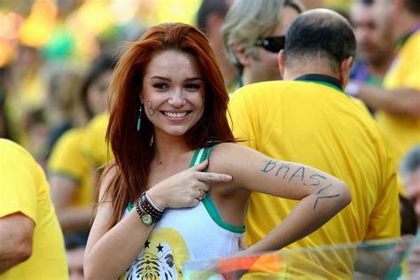 ブラジルワールドカップの美女サポーター集！ football shirts voltage （サッカー各国代表＆クラブユニフォーム）