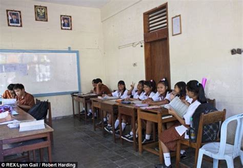 Indonesia Lawmakers Drop Plan For Schoolgirl Virginity