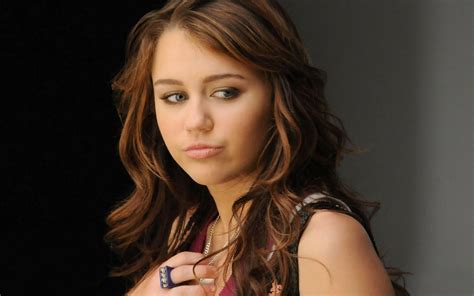Miley Cyrus Profile And Beautiful Latest Photos 2012 13