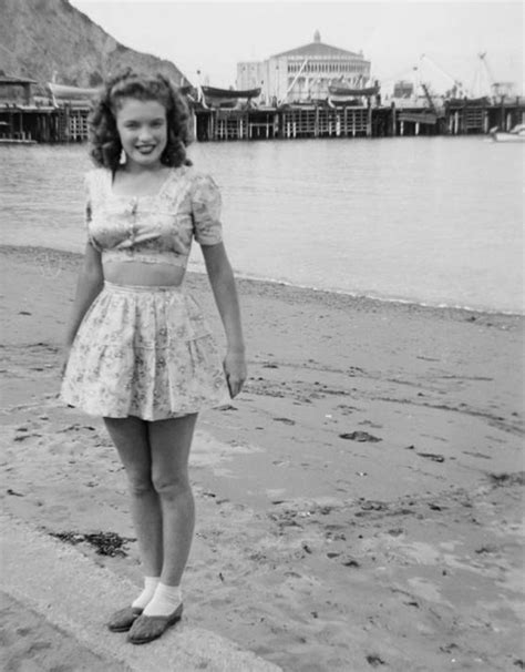 46 rare marilyn monroe photos reveal her life before she was famous bored panda