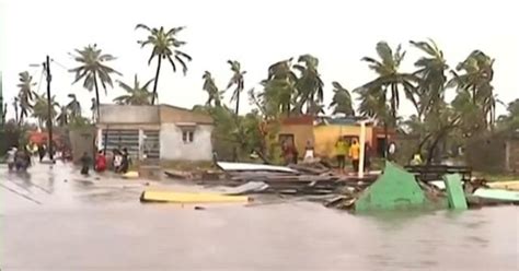 1 000 Feared Dead After Cyclone Hits Mozambique S Main Port City Cbs News