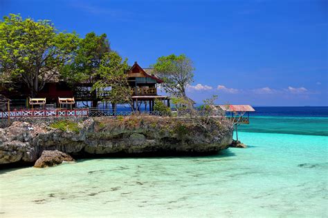 pantai terindah  indonesia  wajib dikunjungi