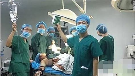 Chinese Doctors Slammed For So Called Surgery Selfies
