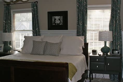 bed between two windows glamorous bedrooms i pinterest master bedrooms bed placement and