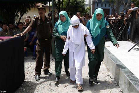 Unmarried Couples In Aceh Indonesia Flogged For Going On