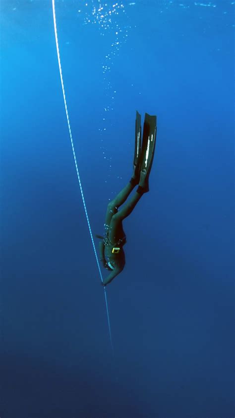 deep   human dive  scuba gear koox diving