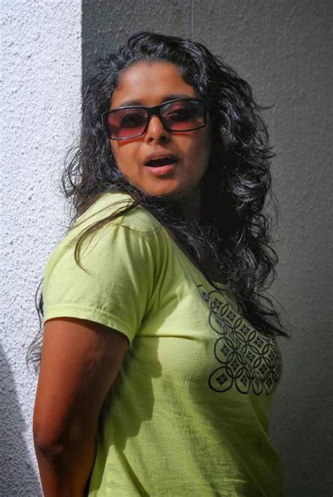 Actress Shelly Kishore Hot Photos Veethi