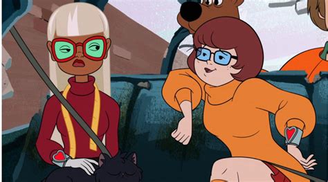 velma dinkley shown as a lesbian in the latest scooby doo movie