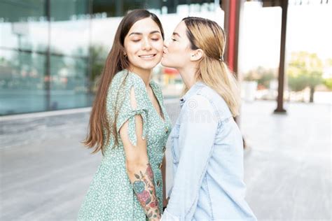 Free Lesbian Latinas Kissing Latina Clips Lesbian Latinas Telegraph