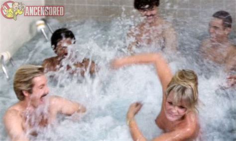 valerie perrine nue dans can t stop the music