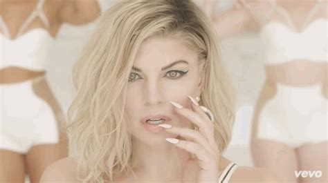 How To Be A Hot Mom According To Fergie S M I L F