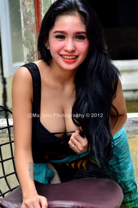 Foto Artis Model Bibie Julius Majalah Popular 2013