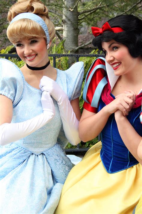 Cinderella And Snow White By Disneylizzi On Deviantart
