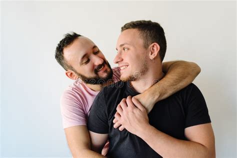 Dois Homossexuais Beijando Foto De Stock Imagem De Amantes 188164164