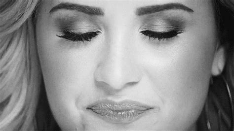 demi lovato singer by tras la cámara find and share on