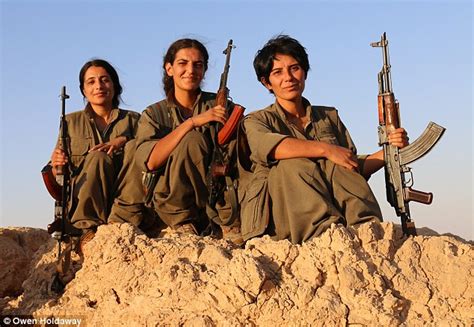 3 female fighters kill 10 isis jihadis a day to stop the yazidi genocide in iraq daily mail online