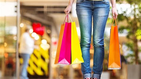 shopaholics heres  ways  cure  shopping addiction