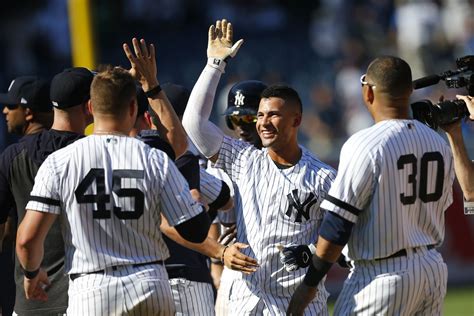 yankees  homered   mlb record  straight games mccovey