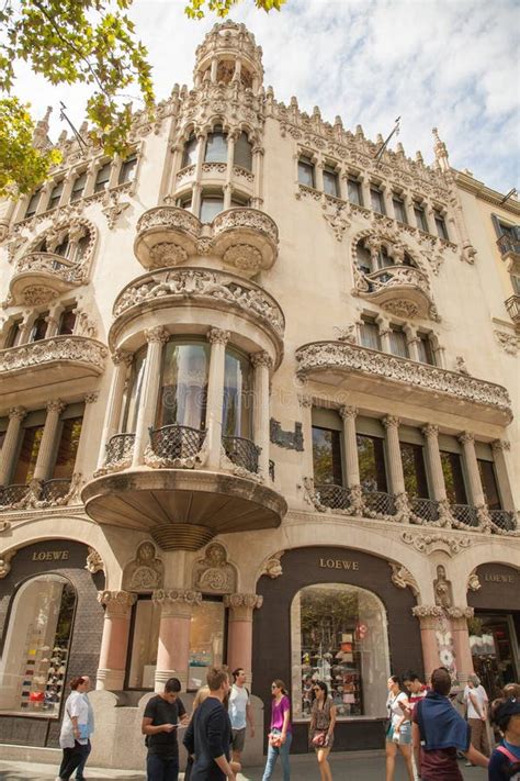 oude gebouwen barcelona redactionele fotografie image  dichtbevolkt