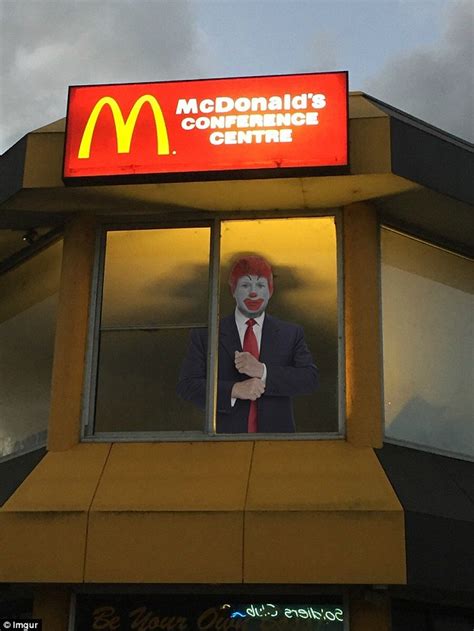 Creepy Ronald Mcdonald Statue Prompts Hilarious Photoshop