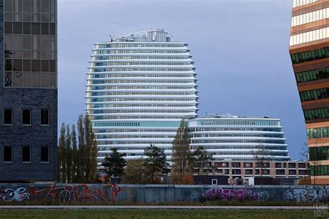 het nieuwe kantoor van de dienst uitvoering onderwijs en belastingdienst duo groningen  de