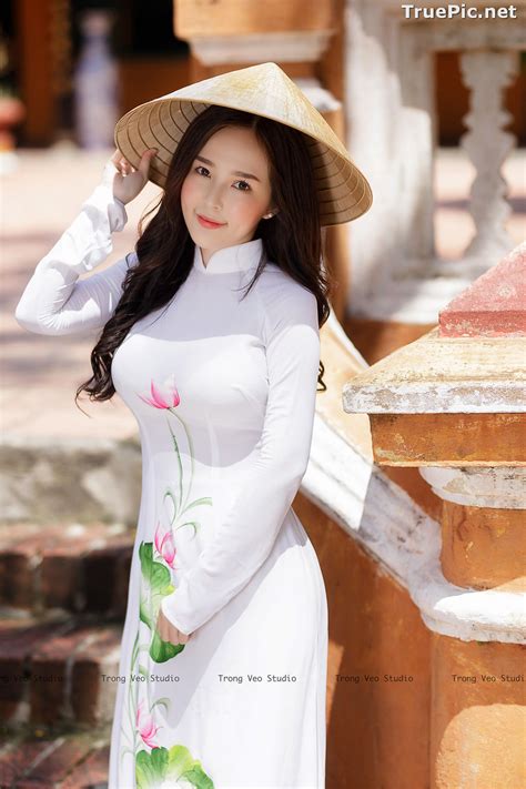 the beauty of vietnamese girls with traditional dress ao dai 1