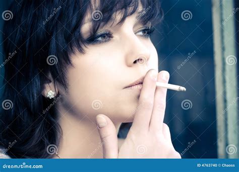 rokende vrouw stock foto image  mond kaukasisch verslaving