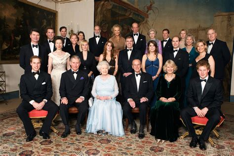 photo royal family animal couple family   jooinn