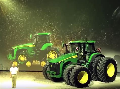 deere announces  track rx tractor  coming  dealer event  spain