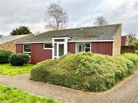 2 bed detached bungalow for sale in knights croft new ash green