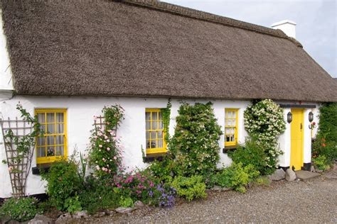 decor to adore thatched roof cottages