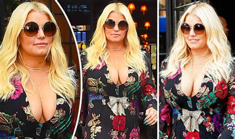 jessica simpson flashes eye popping cleavage in plunging
