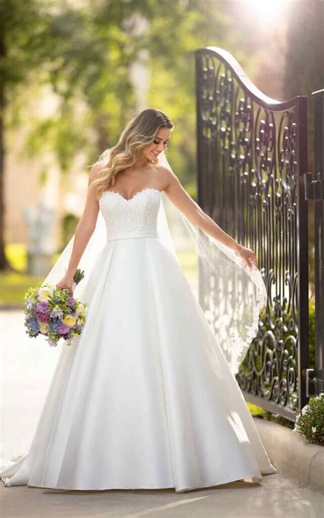 top 2019 bridal trends in the stella york wedding dress