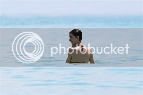 Celebrity Paparazzi Bikini Anne Hathaway Miami May 11 2012