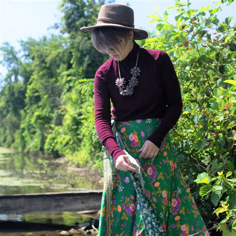 tops  wear   sari silk skirt  year  fashion guide
