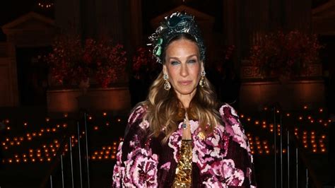 Sarah Jessica Parker Slays In Floral Cape And Headpiece In