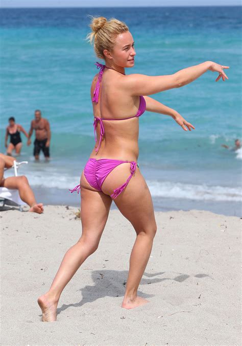 hayden panettiere wearing a bikini on the beach in miami 02 gotceleb