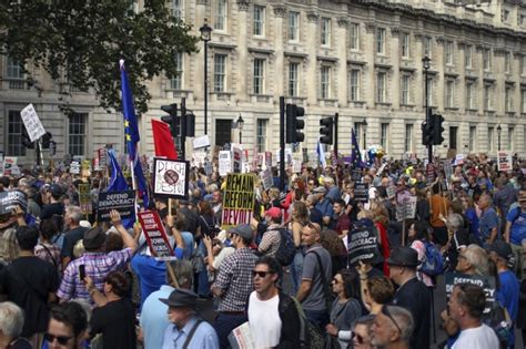 uk thousands protest  johnson move  suspend parliament brexit news al jazeera