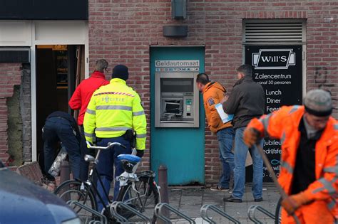 abn amro sluit tientallen geldautomaten vanwege plofkraken nrc