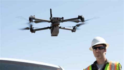 skydio   flying drone takes flight  enterprise  government pilots slashgear