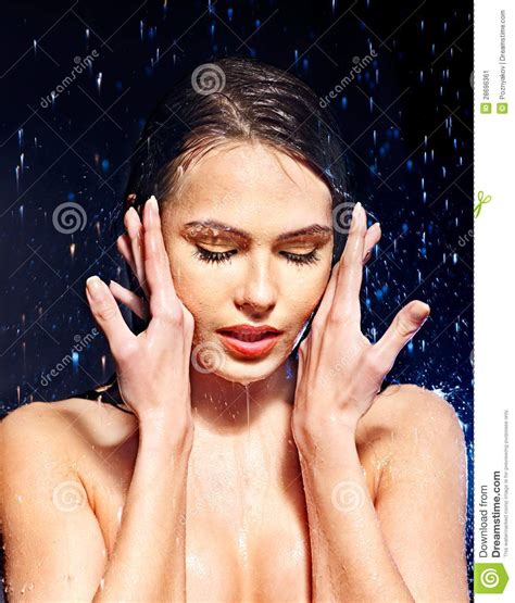 mokra kobiety twarz z wody kroplą obraz stock obraz złożonej z model ciało 28696361