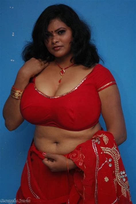 milf mallu aunty in red bra panty exposing nude boobs