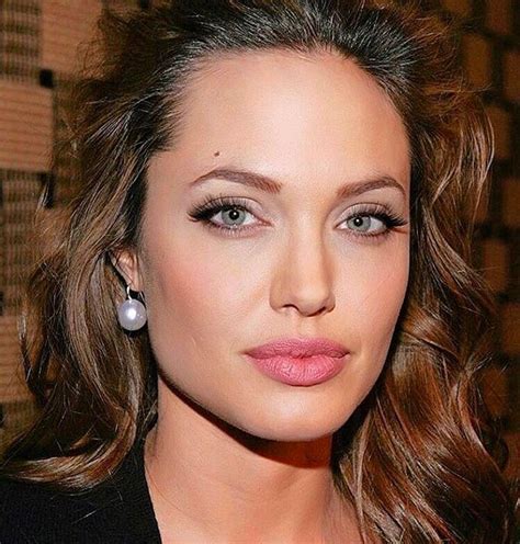 2 727 Likes 27 Comments Angelina Jolie Trueangelina
