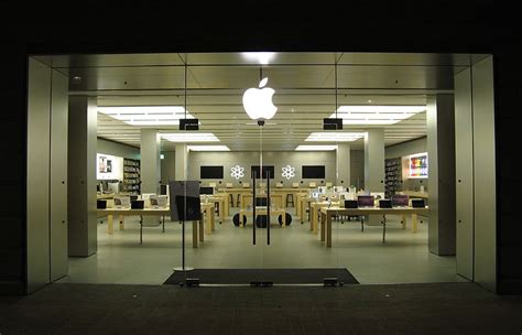 Bestand Apple Store Bath Doors At Night  Wikipedia