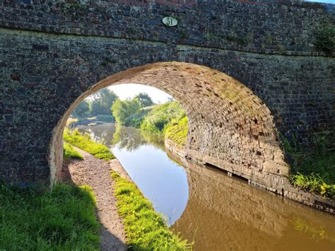 llangollen canal holiday guide  map canal junction