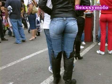 latina bubblebutt in tight jeans