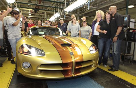 dodge presents  ultimate factory customized  viper coupe